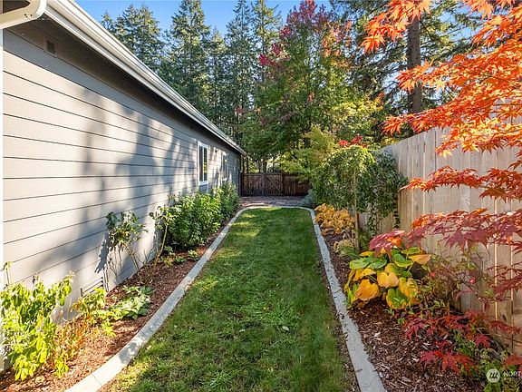 3rd image of 1912 LAKE Drive SW