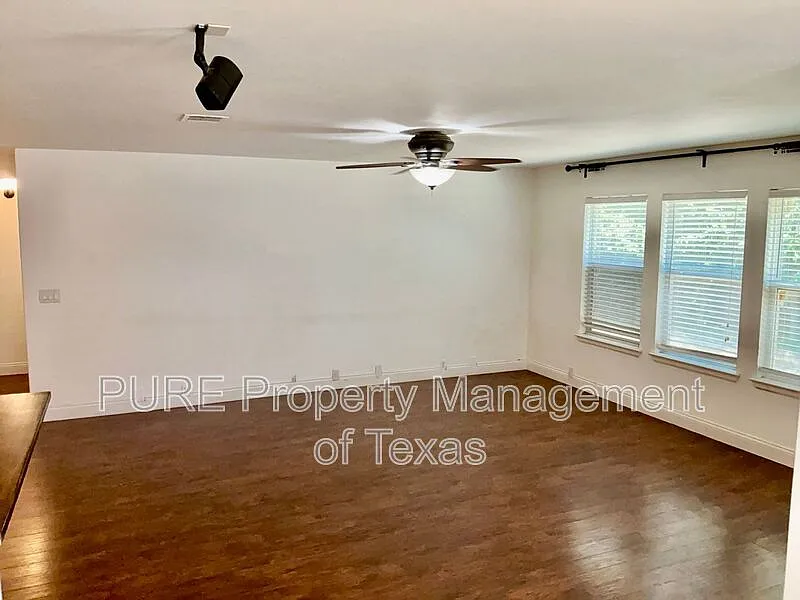 3 bed, 2.0 bath, 1813 sqft, $1,900 — Photo 4