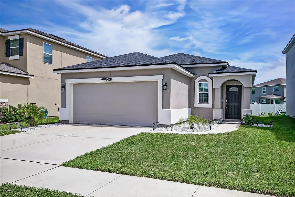 3 bed, 1289 sqft, $2,450 — Photo 1