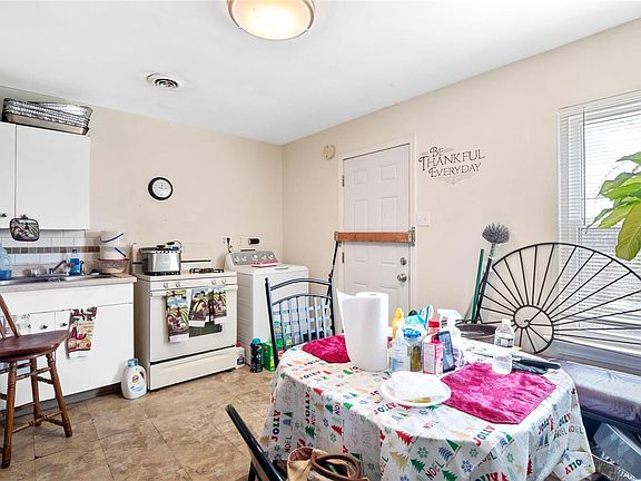 3rd image of 817 Saint Matthew Dr