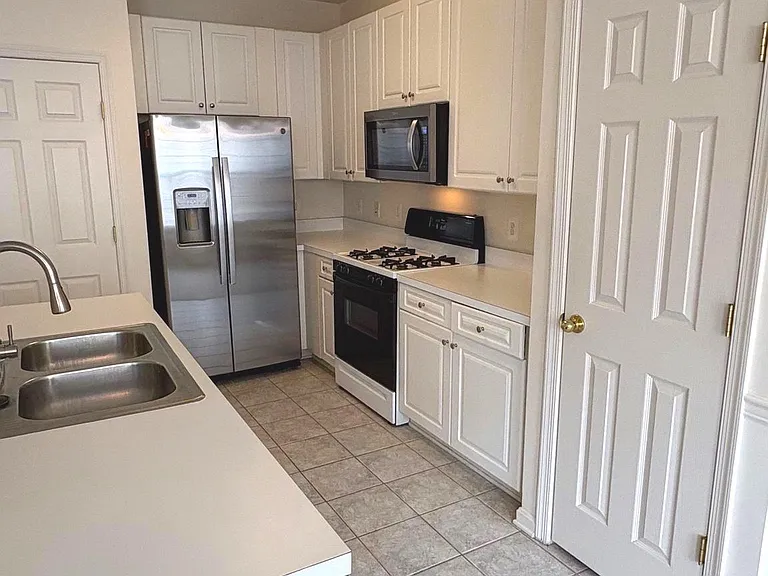 2664 Manhattan Pl #305 — Photo 11