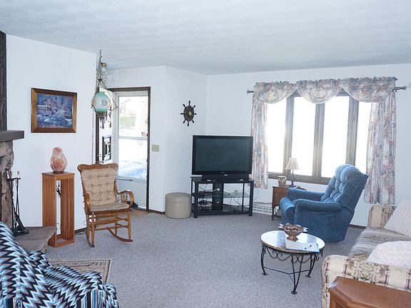 2nd image of 1523 Crestview St