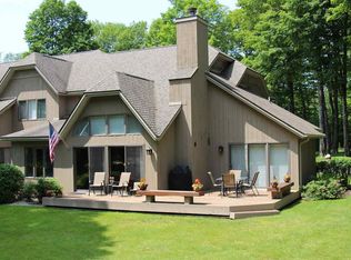 700 Fairways Dr APT 21, Harbor Springs, MI 49740