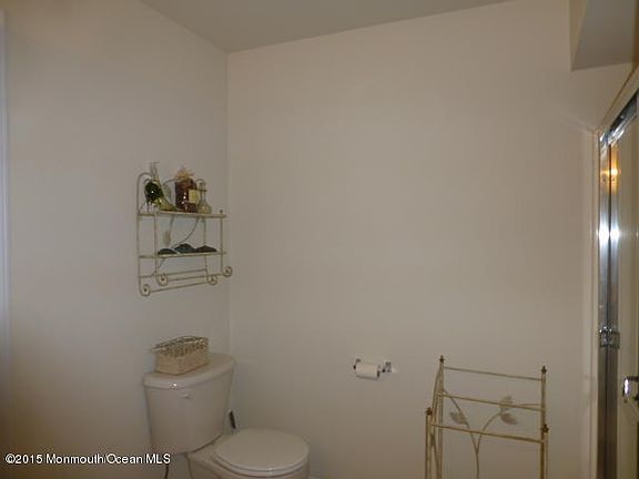 5th image of 302 SE Central Ave