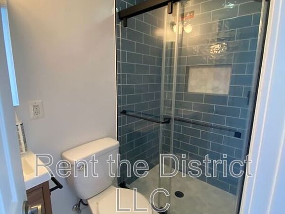 5th image of 605B Kenyon St NW