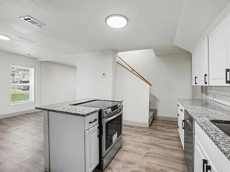 1320 S 7th Ave — Photo 10