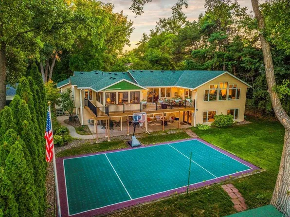 1228 Bluebill Bay Rd, Burnsville, MN 55306