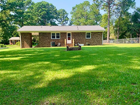 3rd image of 205 Fairway Drive