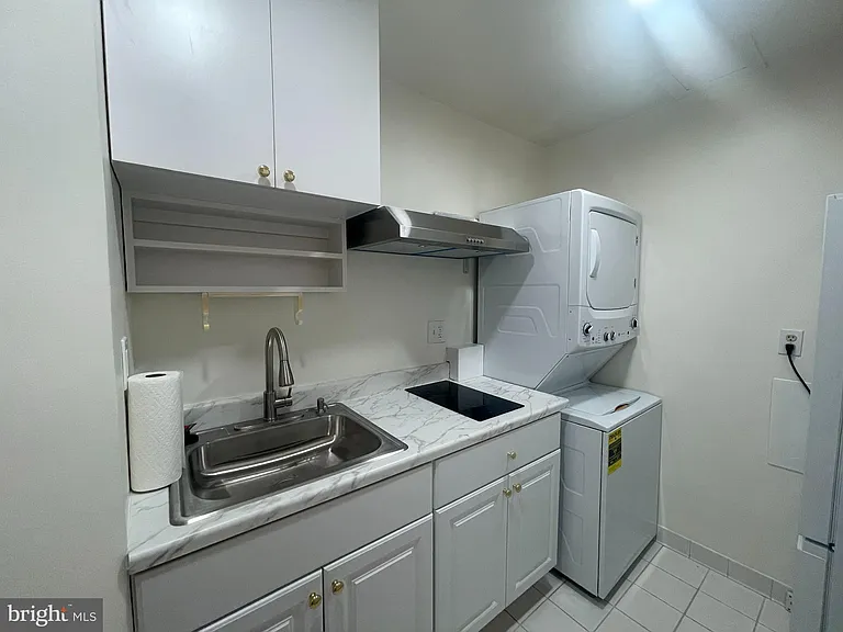 8526 Raglan Rd — Photo 5