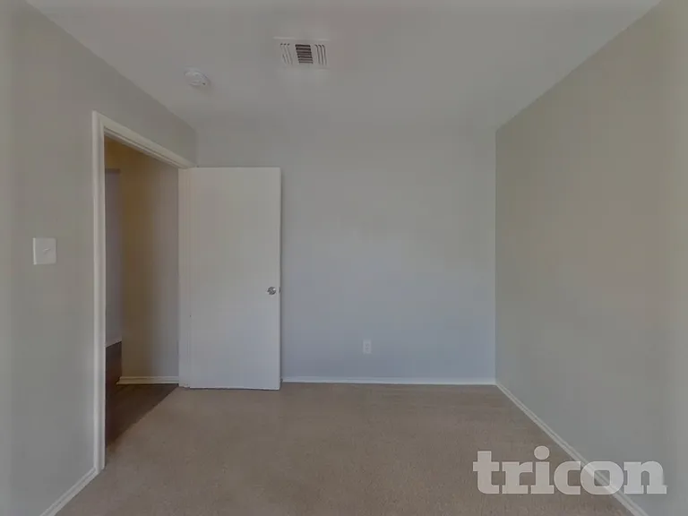 6910 Meadow Bend Dr — Photo 10