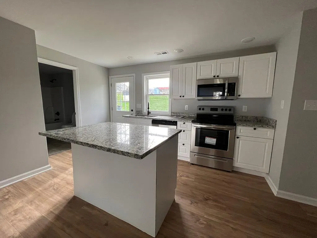 3 bed, 1250 sqft, $1,350 — Photo 4
