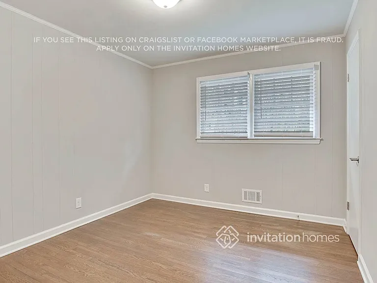 391 Derbyshire Dr — Photo 14