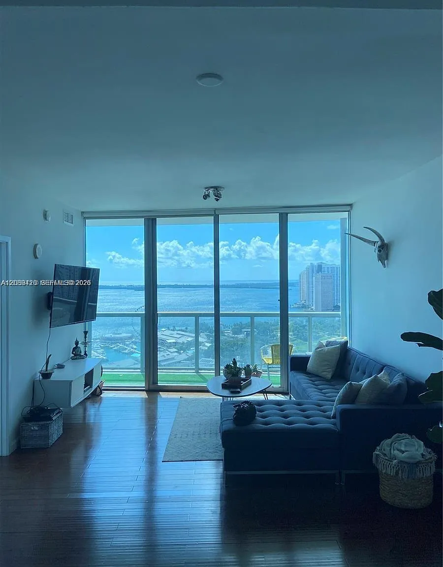 Marinablue Condo — Photo 4