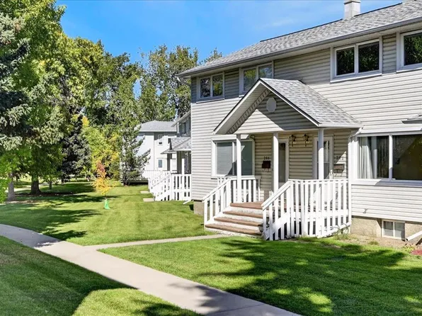 262 E Killarney Glen Ct SW, Calgary, AB T3E 7H4