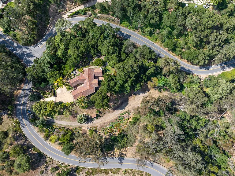 655 Coyote Rd — Photo 32