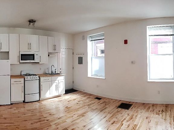 5th image of 2045 N Howard St #1R