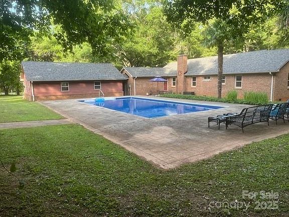 3rd image of 4050 Rollingwood Cir