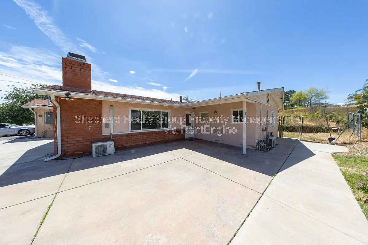 Building Photo - 6574 Valley Dr #1