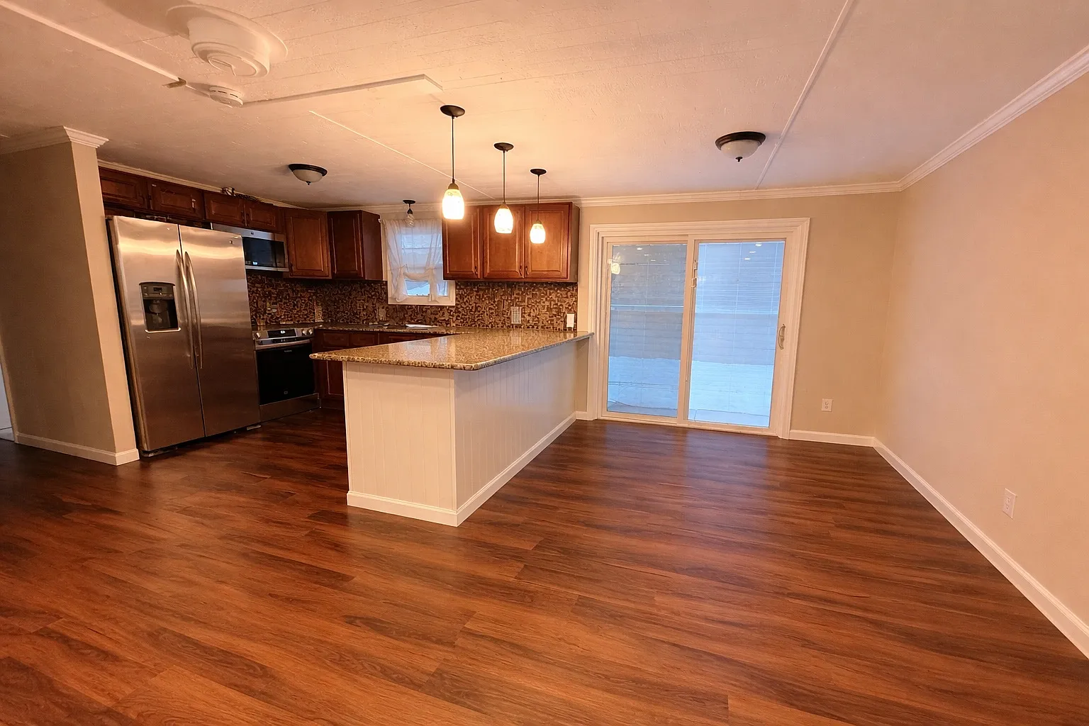 3 bed, 1056 sqft, $2,500 — Photo 1