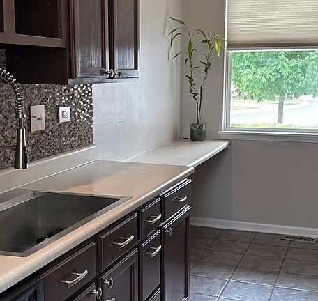 5th image of 168 Woodland Cir