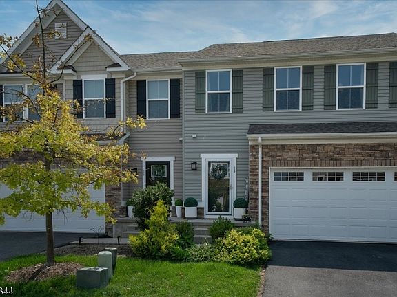 2nd image of 14 Cypress Ln