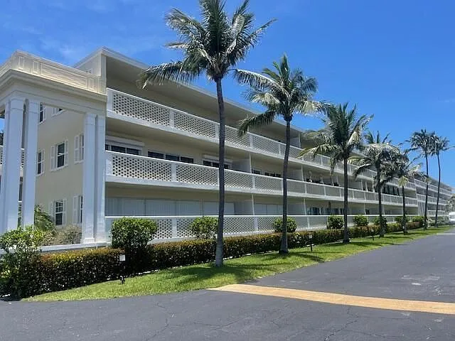 2545 S Ocean Blvd #303
