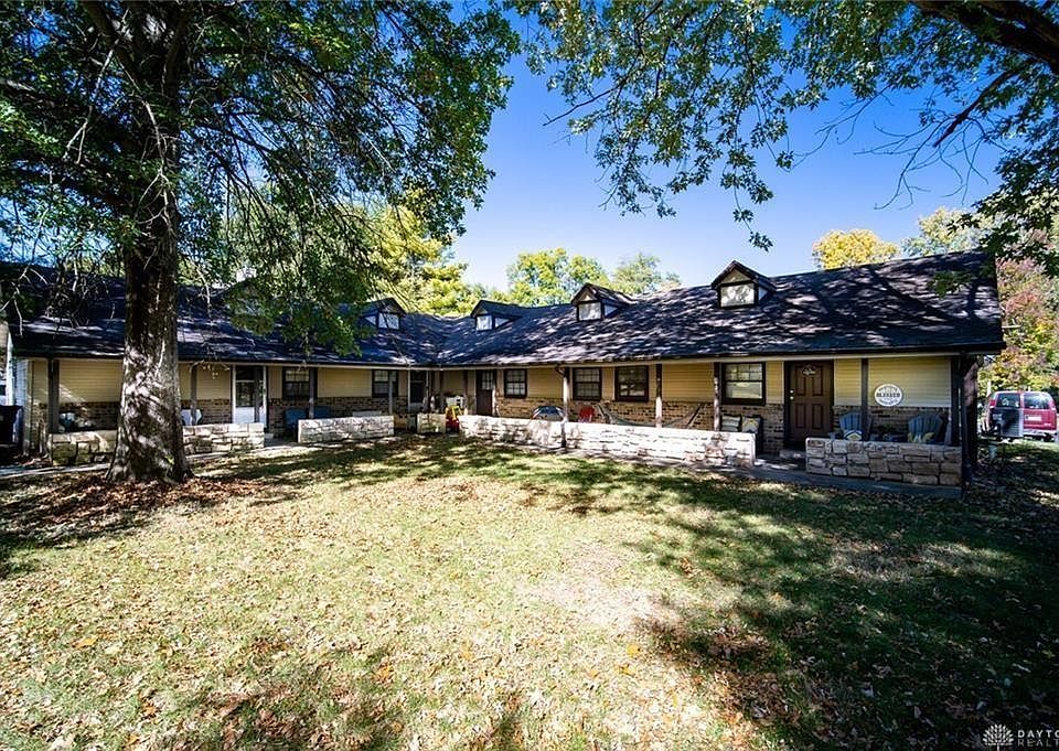 1st image of 4400 Pinebrook Ct #4400