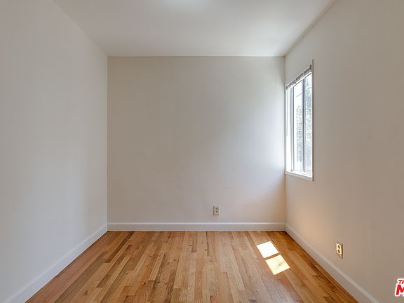 4th image of 10541-10543 Moorpark St