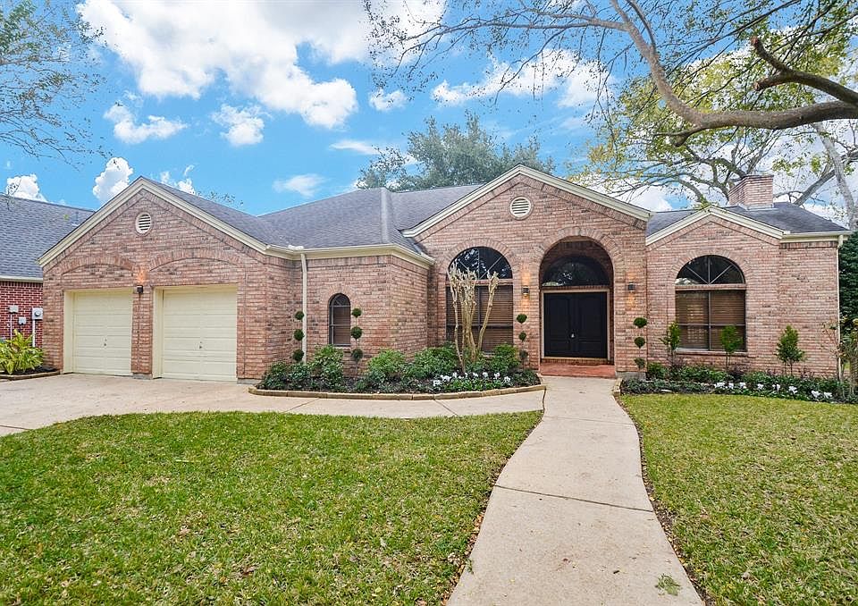 1st image of 4768 Lake Village Dr