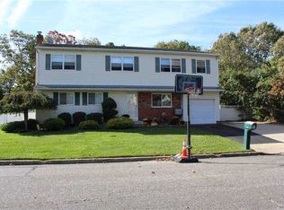 10 Babcock Ave, Ronkonkoma, NY 11779