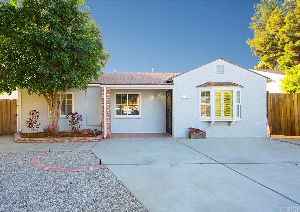 1st image of 7423 Variel Ave