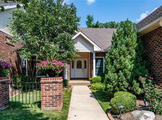 12315 Courtyard Lake Dr, Saint Louis, MO