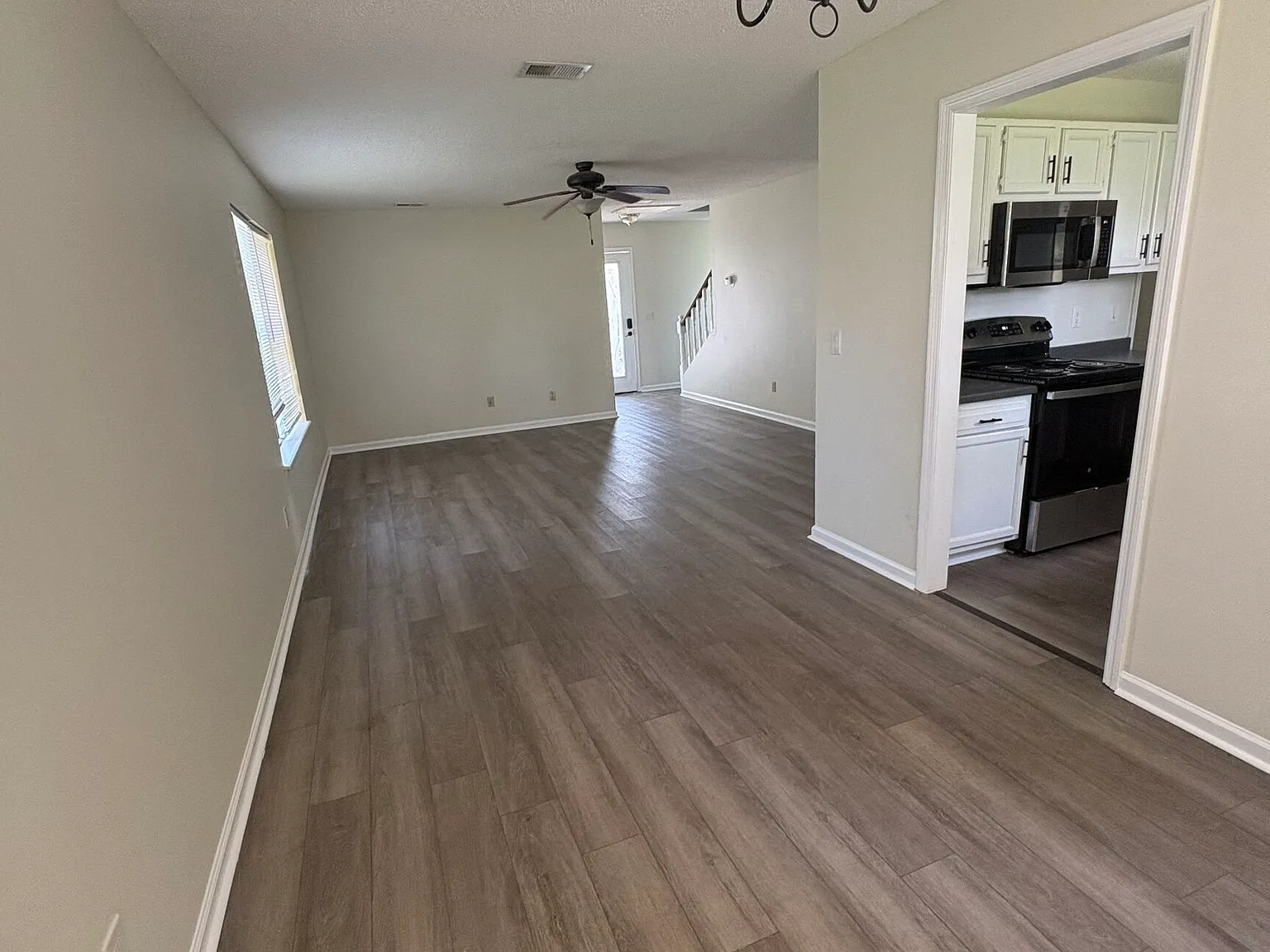 3 bed, 2.0 bath, 1566 sqft, $1,900 — Photo 2