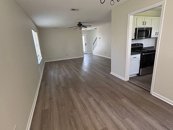 2nd image of 303 Holly Ct