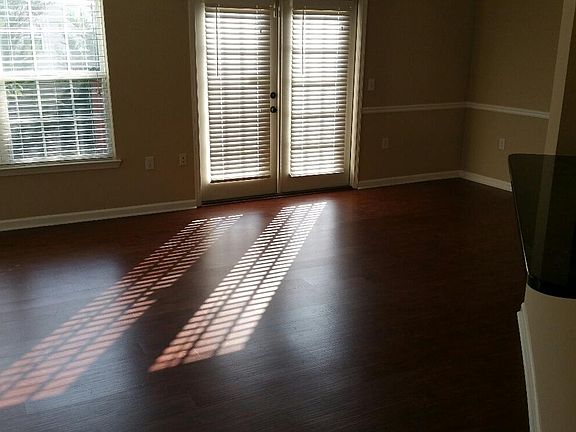 Living room/dining room