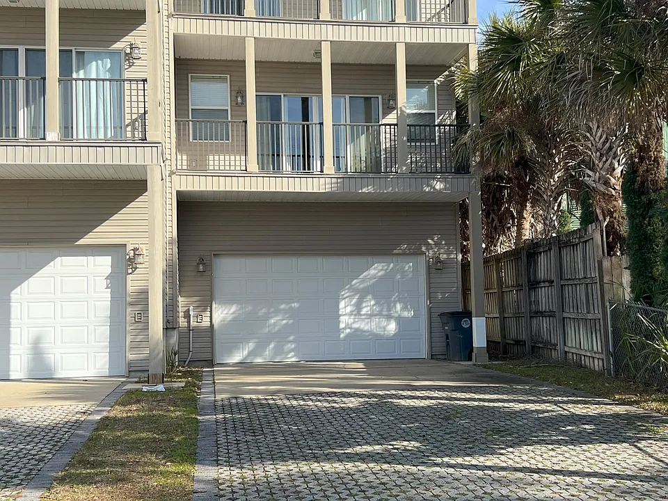 1147 N Bayshore Dr #D