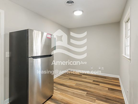 1055659_005_dining_room_14233868.jpg