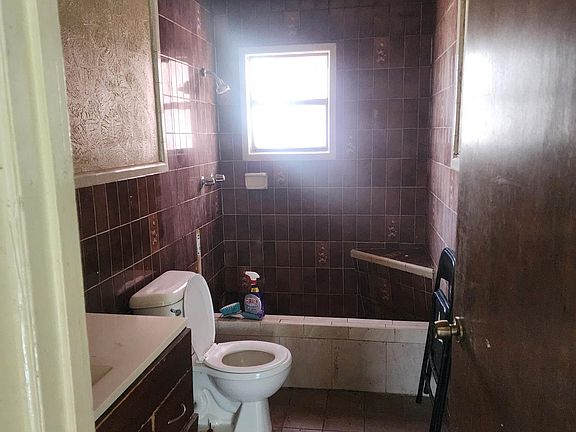 3rd image of 103 N Espana Dr