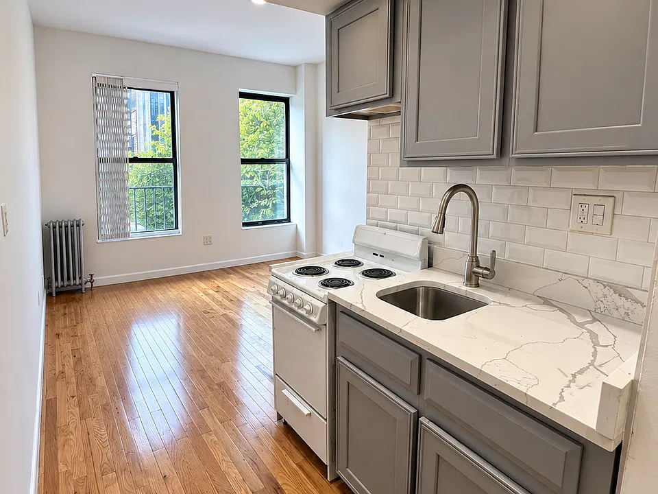 2333 1st Ave #2A