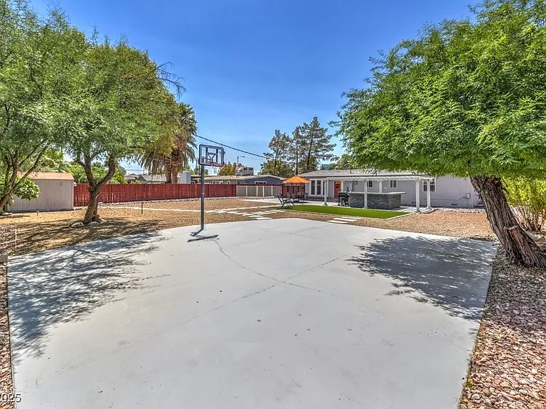 2400 Sherman Pl — Photo 32