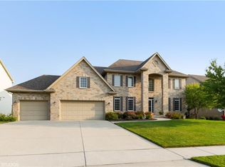 15015 Maple Dr, Urbandale, IA 50323