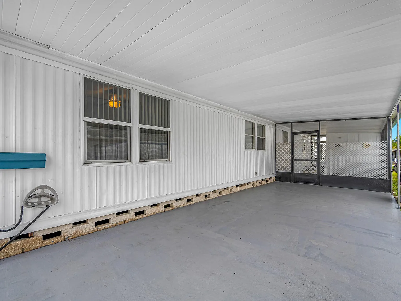 2 bed, 1.5 bath, 1000 sqft, $1,590 — Photo 4