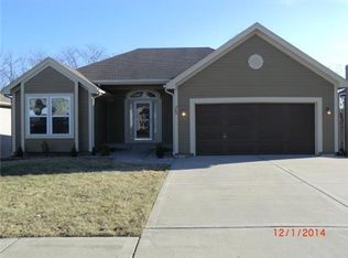 205 Hampton Dr, Smithville, MO 64089