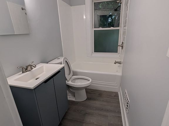 2nd image of 1832 Elm Ave