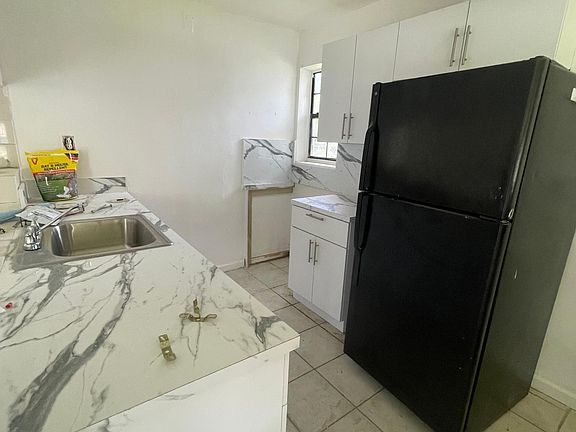 3rd image of 2916 Dewey St