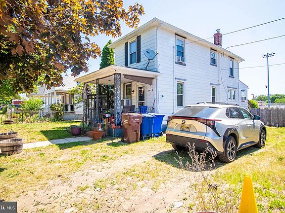 3rd image of 100 Grant St