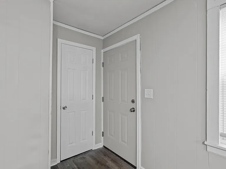 2411 Ruby Dr — Photo 2