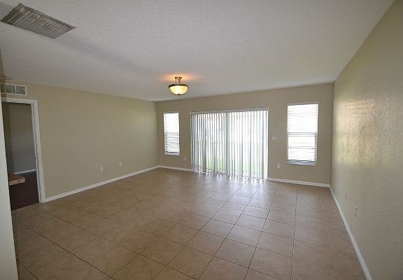 4th image of 205 NW 17th Ave