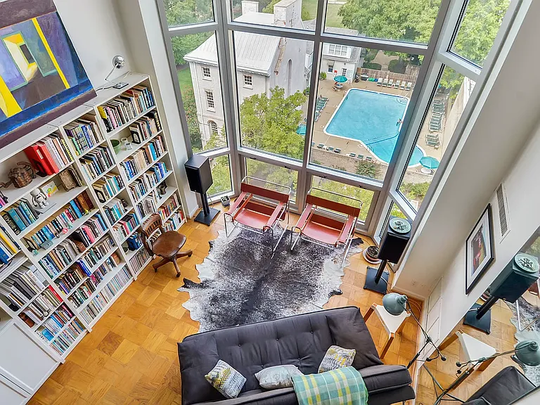 Unobstructed views of water and neighborhood