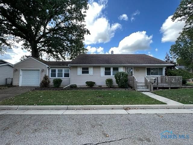 1st image of 122 Elm Dr